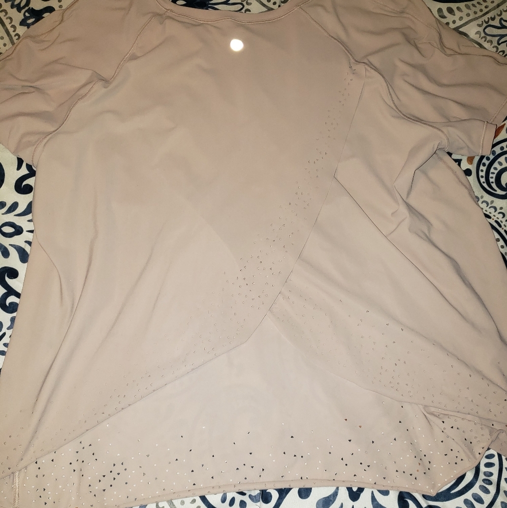 Lululemon tshirt